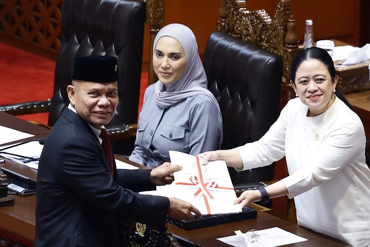 Featured image of post DPR Sahkan UU Satu Data Indonesia: AI dan Blockchain Resmi Masuk Aturan Data Nasional