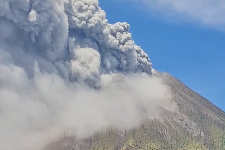 Featured image of post Erupsi Gunung Sinabung Ganggu Penerbangan Rute Bandara Soetta – Kualanamu, Ribuan Penumpang Terdampak