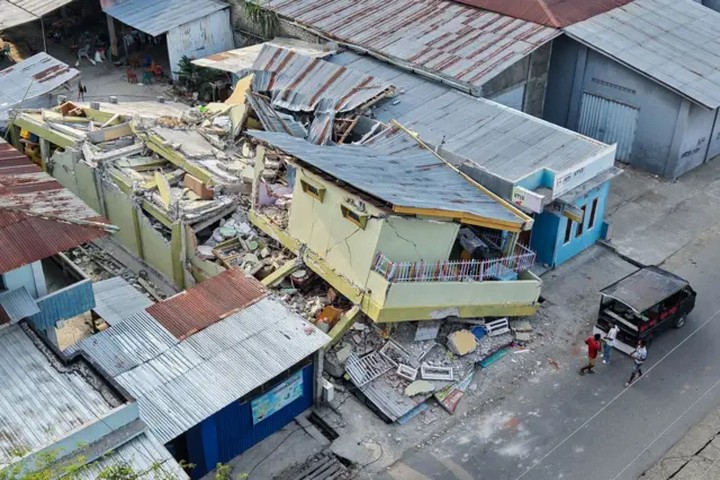 Featured image of post Gempa NTT Magnitudo 7,7: Korban Tewas Capai 70 Orang, 2.119 Gempa Susulan Tercatat