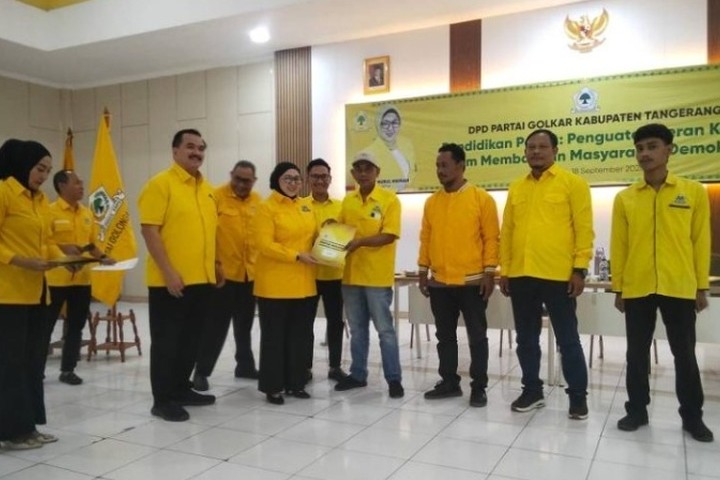 Featured image of post Golkar Kabupaten Tangerang Konsolidasi dan Bagikan SK 29 Pengurus Kecamatan