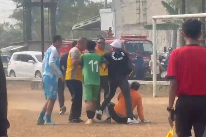 Featured image of post Kericuhan Warnai Turnamen Sepakbola POP Kabupaten Tangerang di Stadion Mini Solear