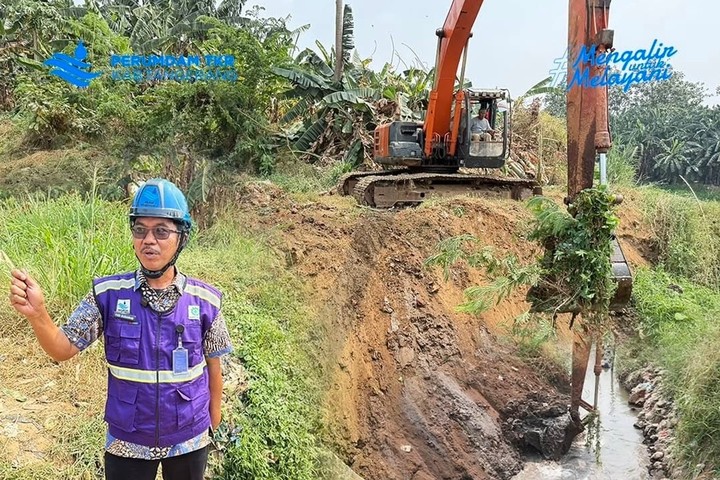Featured image of post Perumdam TKR Kerahkan Tiga Alat Berat Normalisasi Intake IPA Gading Serpong