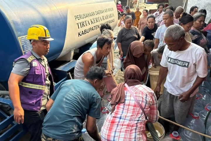 Featured image of post Perumdam TKR Siagakan Lima Armada Tangki untuk Distribusi Air Bersih ke Wilayah Terdampak Kemarau di Kabupaten Tangerang