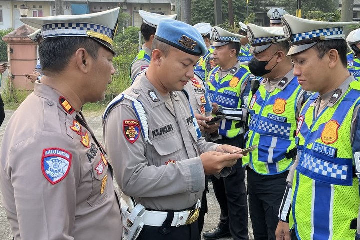 Featured image of post Polresta Tangerang Sidak Ponsel Anggota Usai Apel Pagi, Cegah Judol dan Pinjol