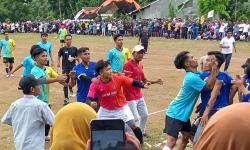 Featured image of post Ricuh Dua Kali, Final Tarkam di Cinangka Dihentikan: Tak Ada Juara, Dua Tim Justru Dapat Kambing