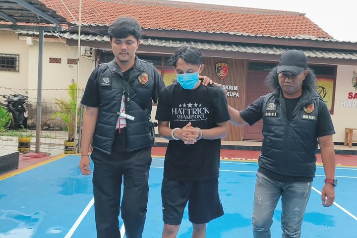 Featured image of post Sakit Hati Tak Dapat Pinjaman Rp12 Juta, Pria di Cikupa Hajar WNA Korsel dengan Ulekan dan Gasak Rp100 Juta