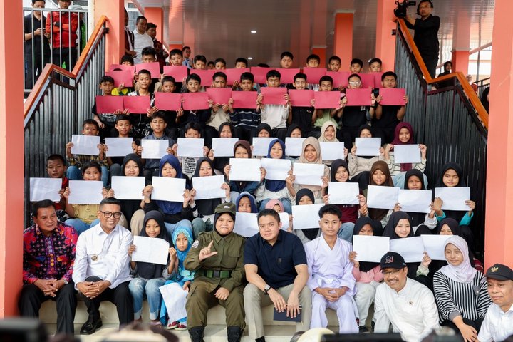 Featured image of post Seskab Teddy Tinjau Sekolah Rakyat di Curug, 100 Unit Baru Siap Dibangun Tahun Ini