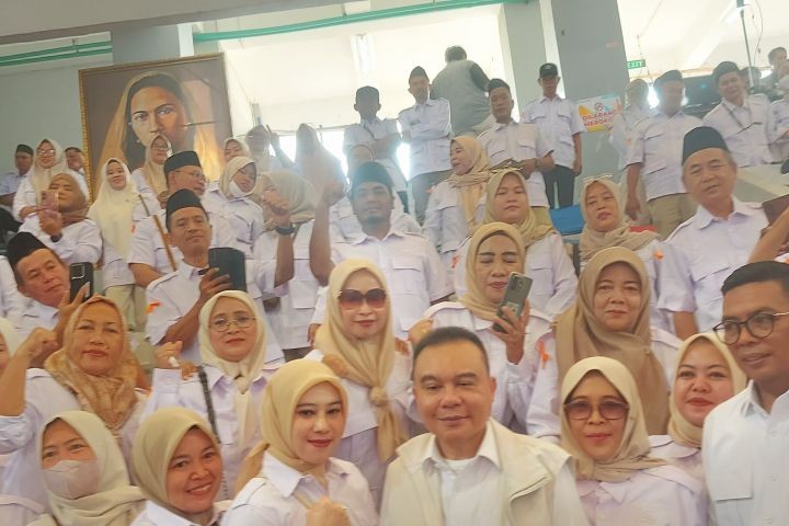 Featured image of post Sufmi Dasco Serahkan Dua Mobil Operasional untuk DPC Gerindra Kota Tangerang