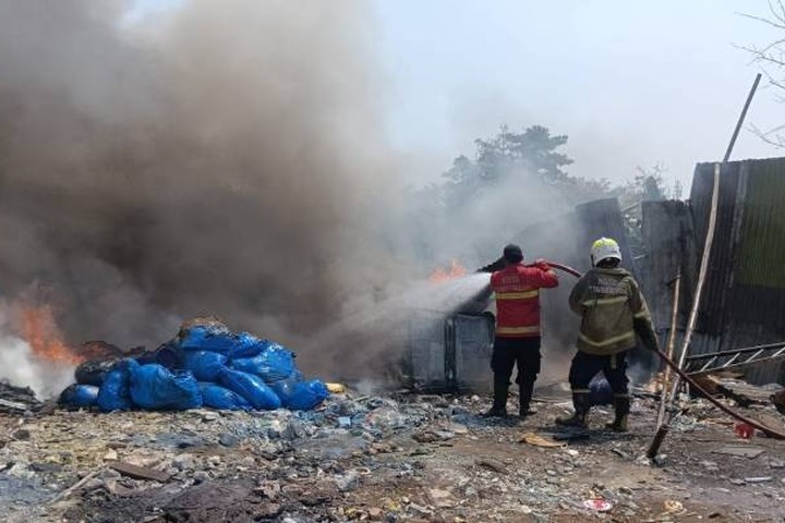 Featured image of post Suhu Panas 35 Derajat dan Angin Kencang, 5 Titik Kebakaran Terjadi dalam Sehari di Kota Tangerang