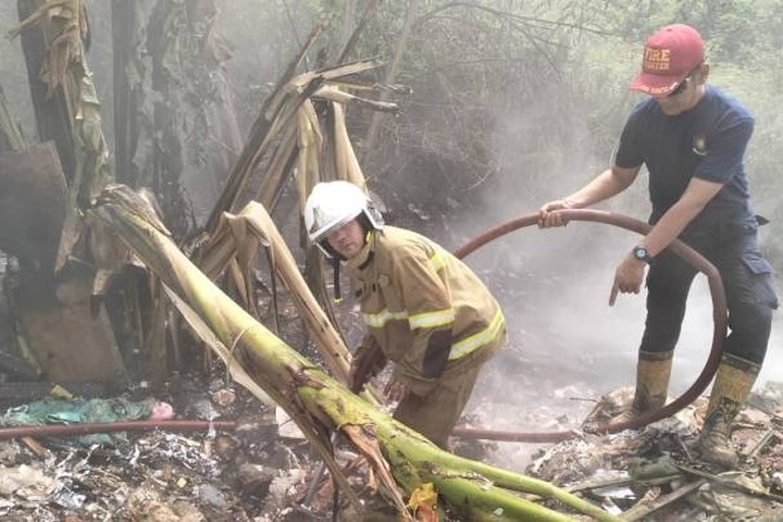 Featured image of post Tiga Jam Padamkan Kebakaran Lahan di Pondok Bahar, Damkar Gunakan Teknik Suntik Bertekanan