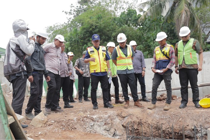 Featured image of post Wakil Wali Kota Tangsel Tinjau Turap dan Pompa di Pondok Aren, Target Rampung November
